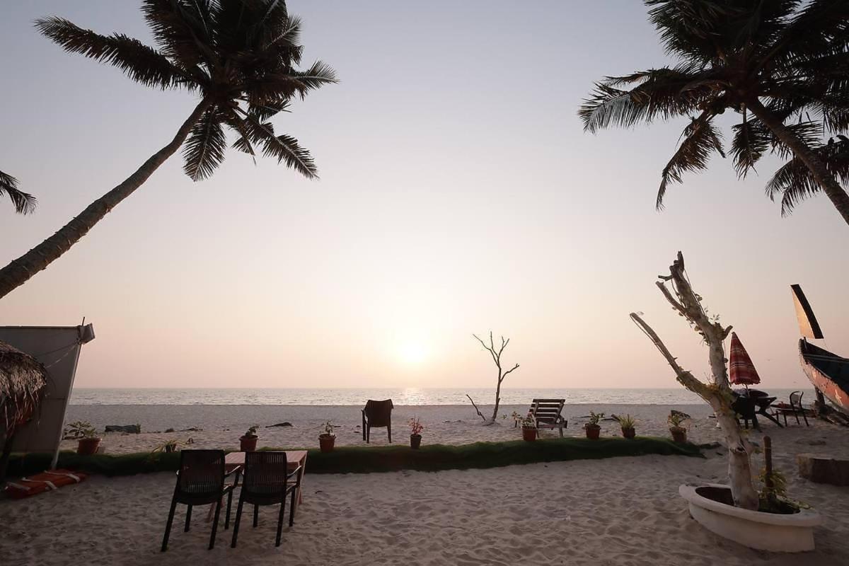 Alivious Beach Homestay Alappuzha Eksteriør billede